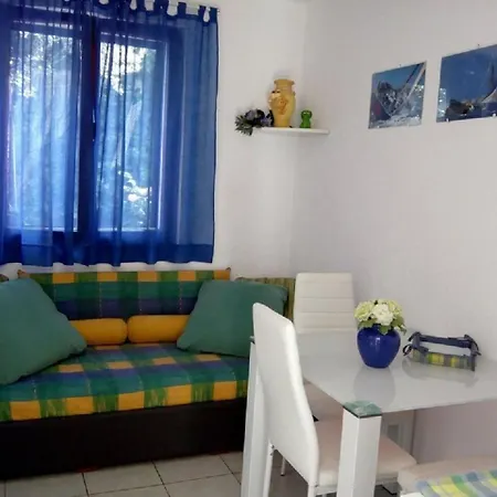 Neda Apartment *