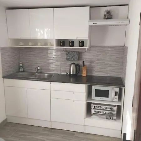 Neda Apartment Sutivan